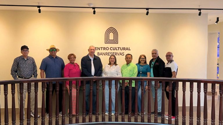 ADOMPRETUR Santiago realiza visita al Centro Cultural Banreservas