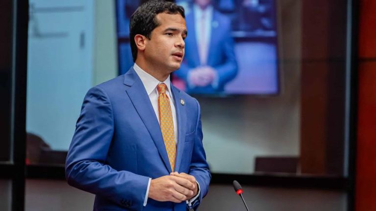 Senador Fernández cuestiona que más del 75 % de nuevos empleos provengan del sector público