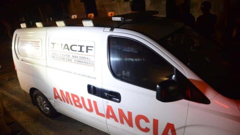 Hombre mata a dos asaltantes tras sorprenderlos robando a sus padres