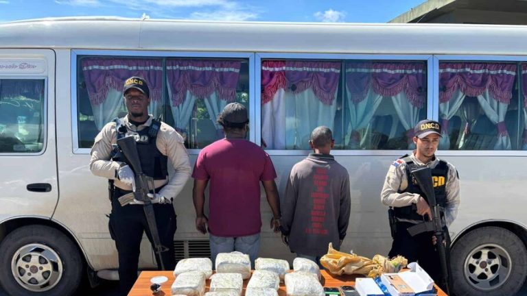 Autoridades decomisan 11 pacas de marihuana y ocupan 3 mil 441 dolares