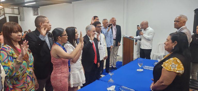 Asociación de Locutores de Santiago juramenta nuevos miembros y reconoce trayectoria de Vilma Cepeda