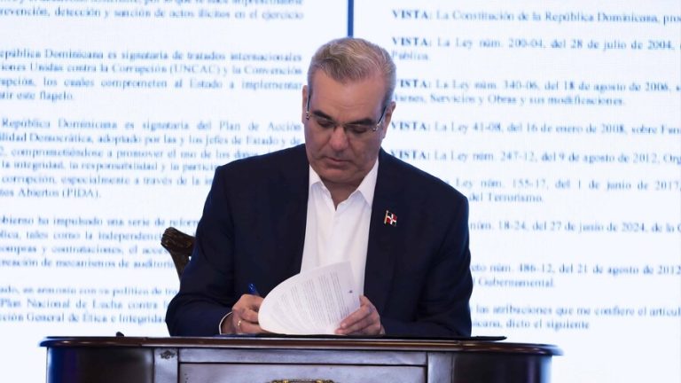 Presidente Abinader promulga ley que elimina las candidaturas independientes