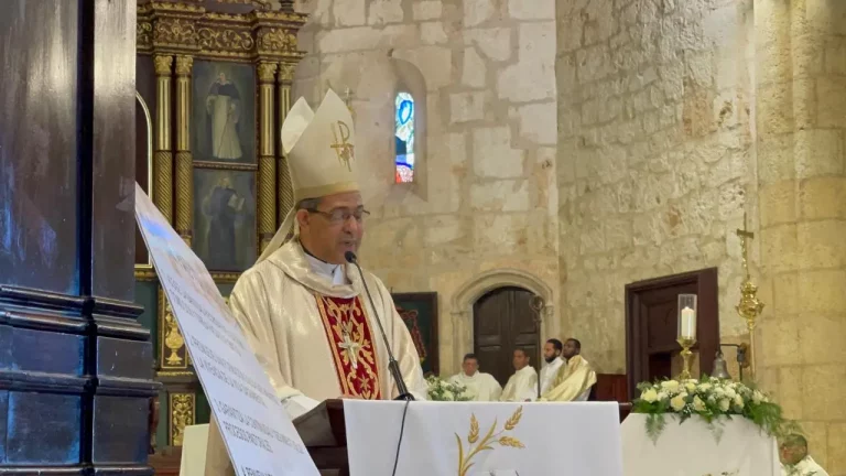Arzobispo Tomas Morel afirma la humanidad está herida por las guerras, el odio y la violencia