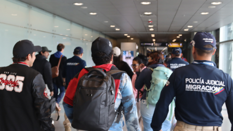 Para viajar a Europa más de 850 dominicanos intentaron hacerse pasar por colombianos