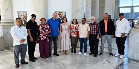Miembros de Adompretur, Santiago, recorren Museo del Munumento a los Heroes de la Restauracion