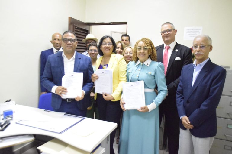Ana Rojas, Carlos Arroyo Ramos y Clariza Portes inscriben candidaturas para dirigir la UASD Recinto Santiago