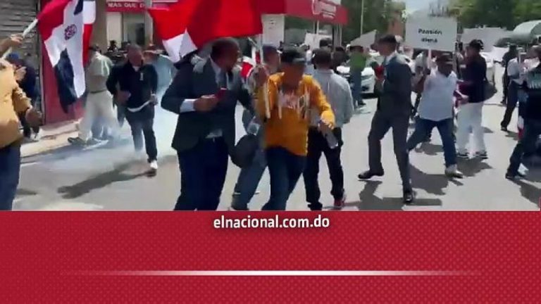 Policía dispersa con bombas lacrimógenas marcha de agrónomos
