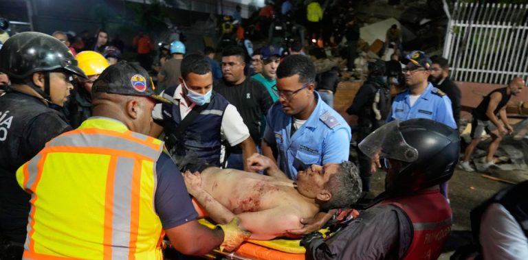 Edificios destruidos, heridos y pánico por dos fuertes temblores de tierra  en Venezuela