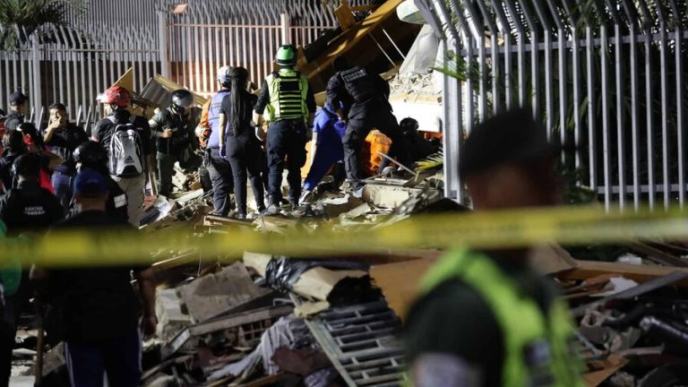 Por terremotos Venezuela eleva a 235 los muertos y a 4,300 los heridos